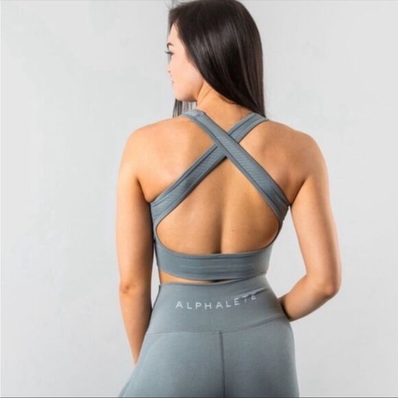 Alphalete Vault sports bra size medium - Picture 2 of 4